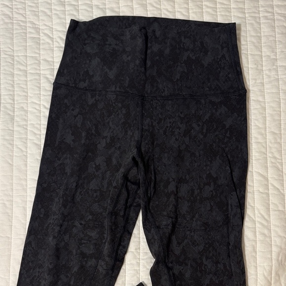 Lululemon Black Align Leggings size 6 - Picture 2 of 4